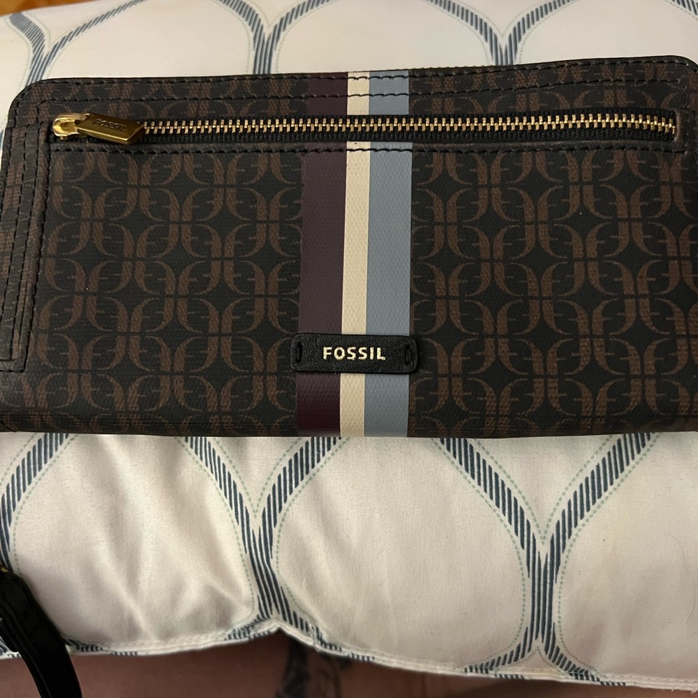 Fossil wallet blue white purple strip. Brown and tan wallet.